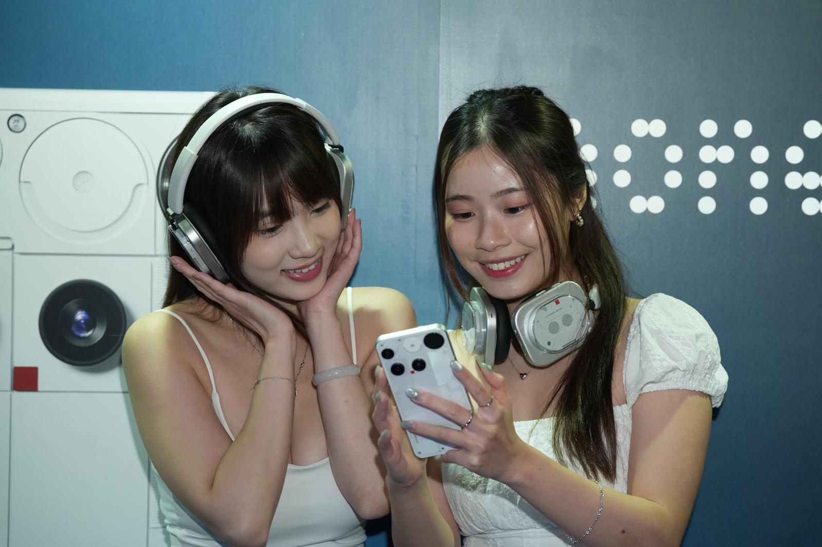 Nothing Phone (3) 登場　Glyph 背屏與 AI 深度融合　強調個性化設計