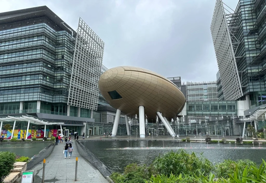 《2025年全球創新指數》報告顯示,「深圳─香港─廣州」創新集群在全球排名中位居首位,成為國際矚目的焦點。