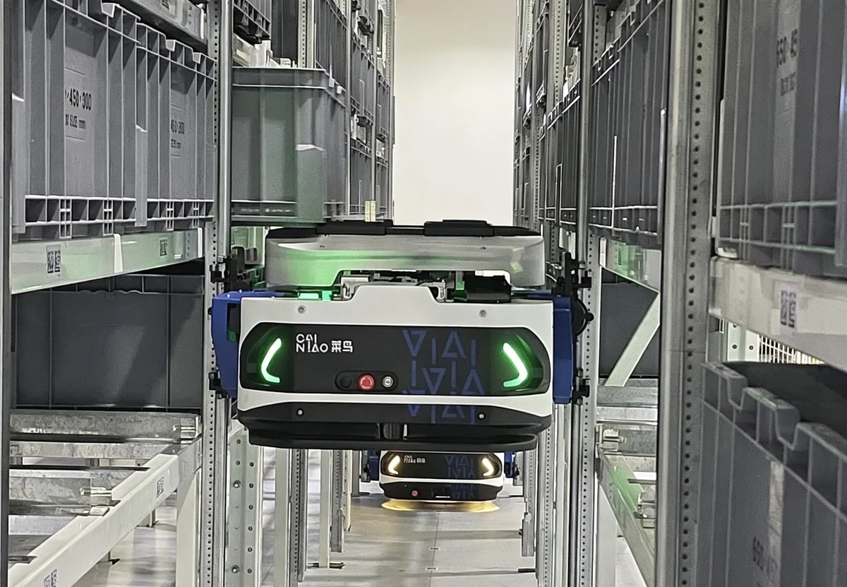 菜鳥ZeeBot革新倉儲效率 攀爬技術引領物流智能化