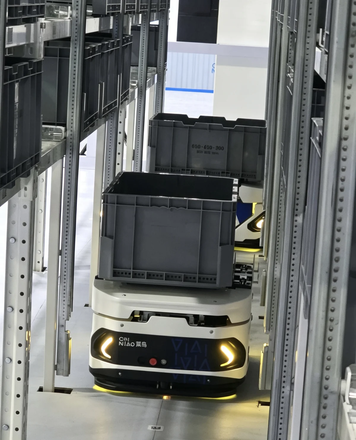 菜鳥ZeeBot於MODEX 2026展會首次亮相，展示其攀爬與智能作業能力。