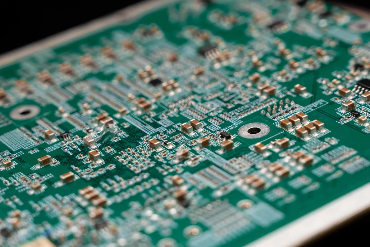 『LEO CNAV』的核心功能包括通信整合、精準定位等四大技術優勢，這些特點使其在智慧交通和無人機應用中具有廣泛前景。